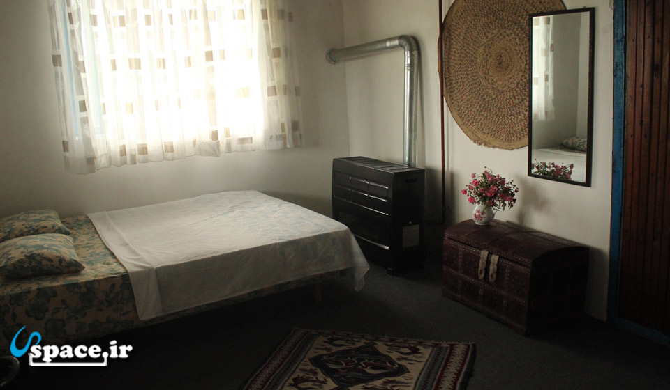 نمای داخلی اتاق خواب کلبه گیل وا - شفت - روستای چوبر